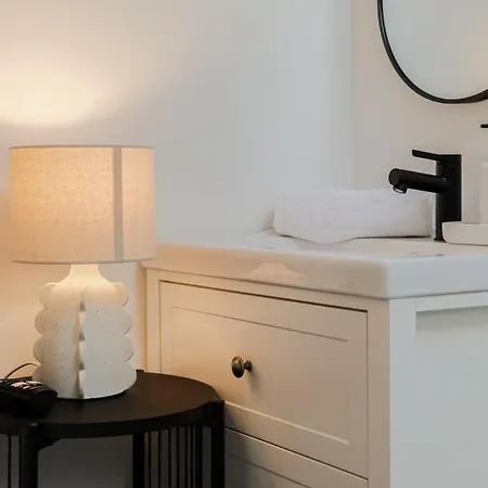 Modern 3br Duplex Near Port & Old Town | By Airnest アパート *