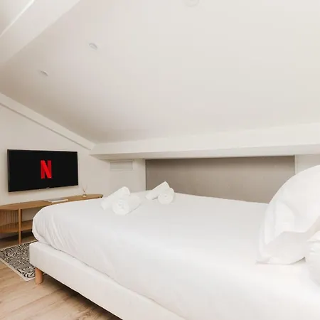 Modern 3br Duplex Near Port & Old Town | By Airnest