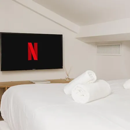 Modern 3br Duplex Near Port & Old Town | By Airnest アパート