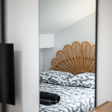 3br Duplex W/ Balcony & A/c - Port Of | By Airnest Appartement