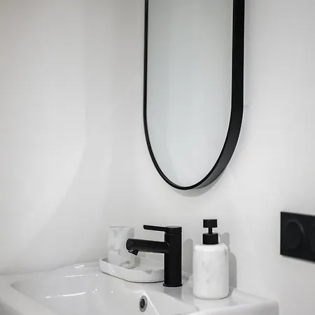 3br Duplex W/ Balcony & A/c - Port Of | By Airnest *