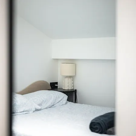 3br Duplex W/ Balcony & A/c - Port Of | By Airnest * Nice