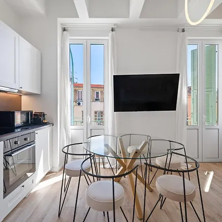 3br Duplex W/ Balcony & A/c - Port Of | By Airnest Appartement