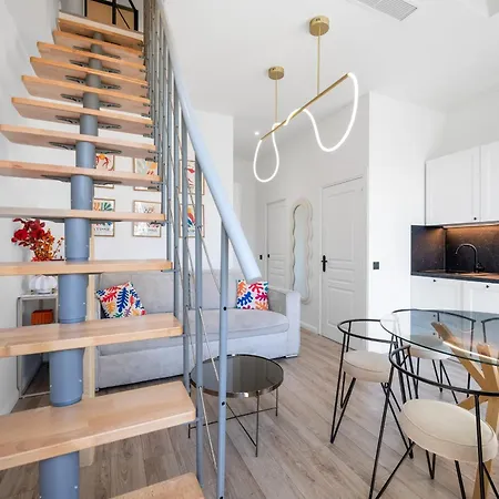 3br Duplex W/ Balcony & A/c - Port Of | By Airnest *