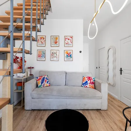 3br Duplex W/ Balcony & A/c - Port Of | By Airnest *