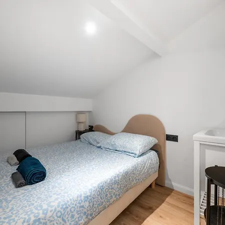 3br Duplex W/ Balcony & A/c - Port Of | By Airnest Appartement