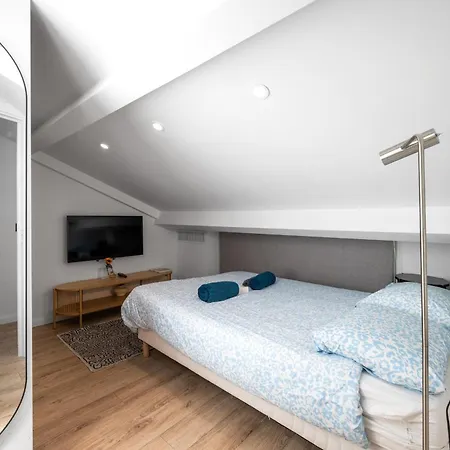3br Duplex W/ Balcony & A/c - Port Of | By Airnest Appartement
